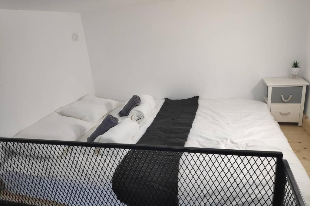 Centrally-Located Quiet Cozy Loft Apartment Beersheba Bagian luar foto