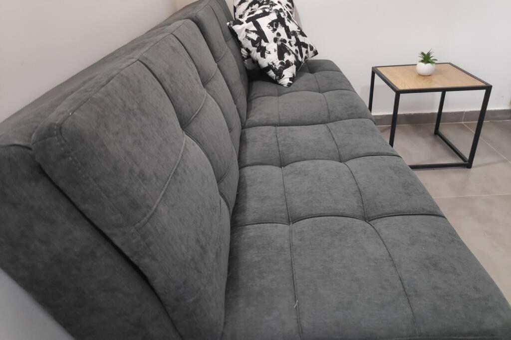 Centrally-Located Quiet Cozy Loft Apartment Beersheba Bagian luar foto