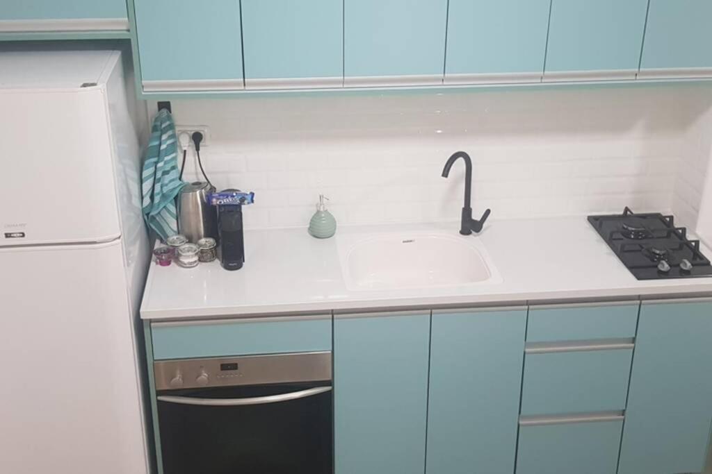 Centrally-Located Quiet Cozy Loft Apartment Beersheba Bagian luar foto