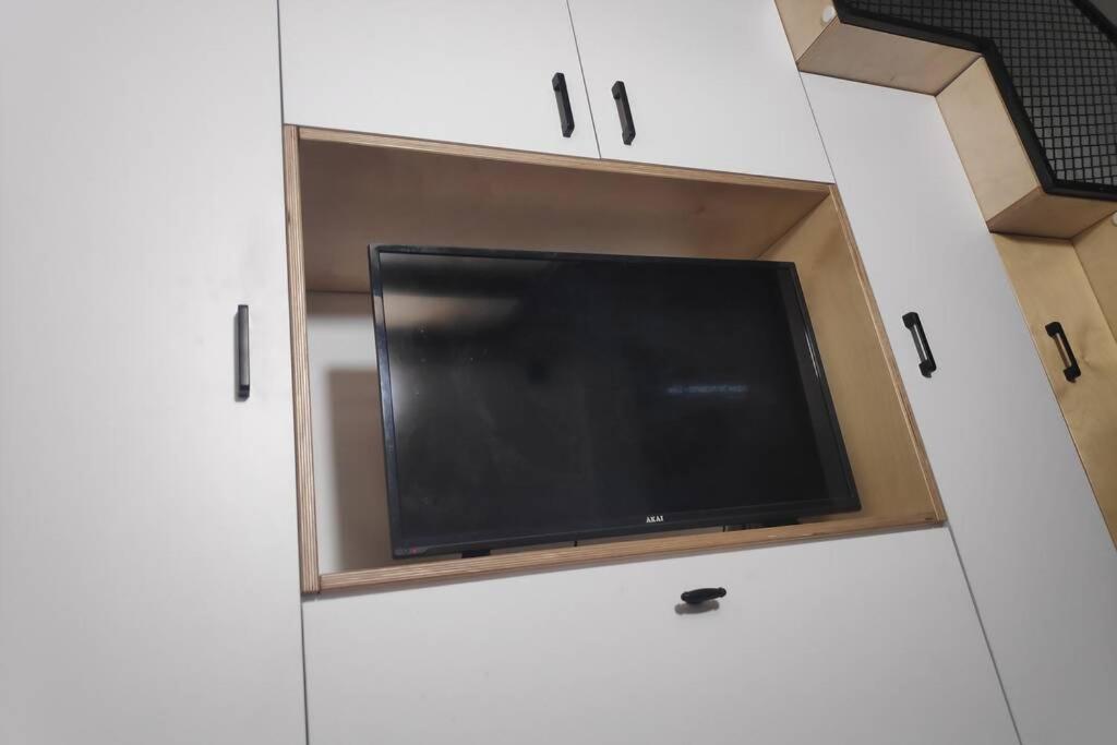 Centrally-Located Quiet Cozy Loft Apartment Beersheba Bagian luar foto