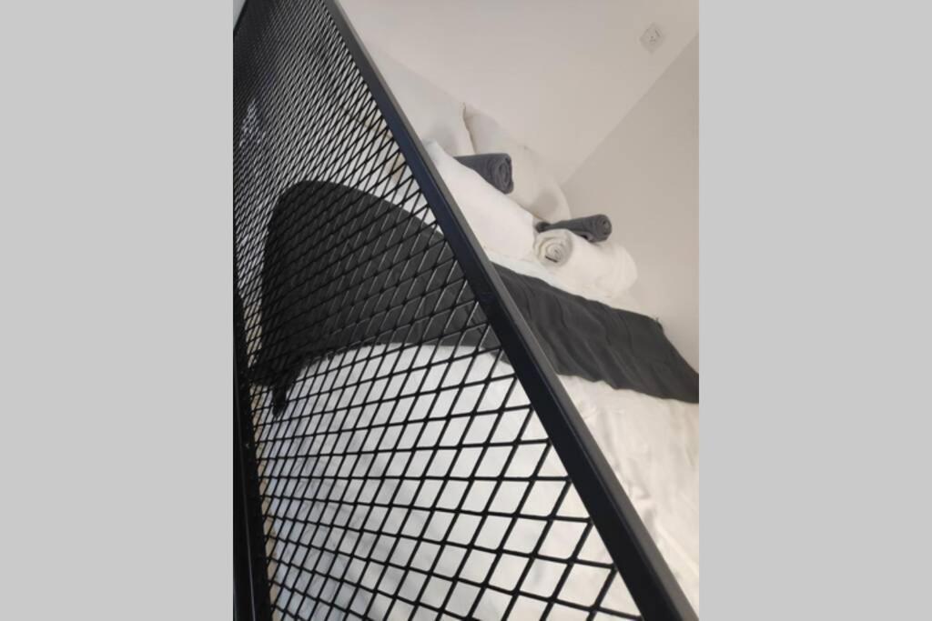 Centrally-Located Quiet Cozy Loft Apartment Beersheba Bagian luar foto
