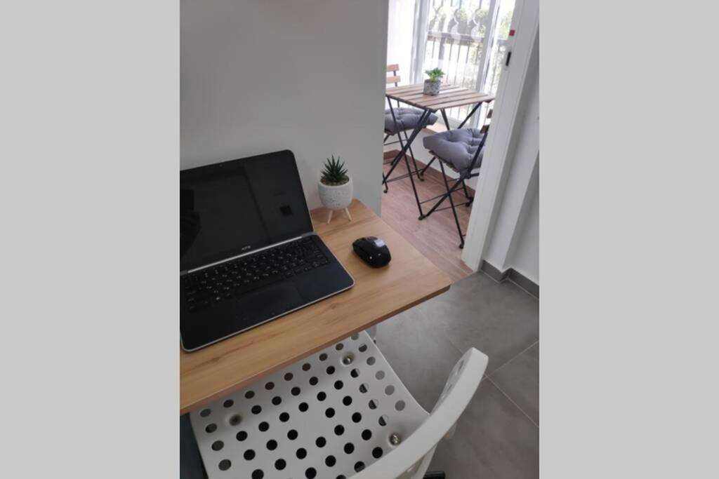 Centrally-Located Quiet Cozy Loft Apartment Beersheba Bagian luar foto